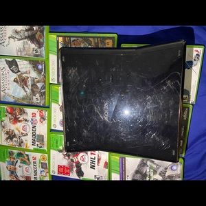 XBOX 360 CONSOLE + 2 CONTROLLERS + 10 GAMES + POWERBAR